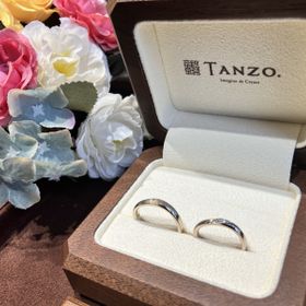 【TANZO.(鍛造指輪)の口コミ】 男女それぞれの肌色に合った金属を使用。ウェーブ型で、ウェーブ部分にア…