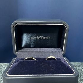 【銀座ダイヤモンドシライシの口コミ】 ストレートなデザインで、夫からもらった婚約指輪と重ね付けしたときにし…