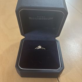 【銀座ダイヤモンドシライシの口コミ】 エバーアフター というデザイン
シンプルなデザインでありつつも、少しウ…