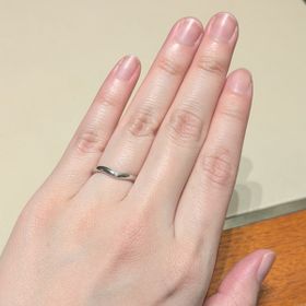 【ティファニー(Tiffany & Co.)の口コミ】 ウェーブデザインの指輪を3つ試着しました。ダイヤが1石、3石、9石はめこ…