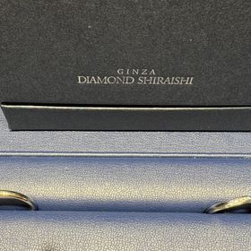 【銀座ダイヤモンドシライシの口コミ】 ウェーブデザインなのでとても指が綺麗に見えます。ダイヤモンドが5石なの…