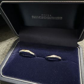 【銀座ダイヤモンドシライシの口コミ】 シンプルすぎず、どちらの指輪にも少しアクセントが入っているので、とっ…