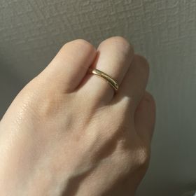 【ティファニー(Tiffany & Co.)の口コミ】 とてもシンプルなデザインにしました、どんな服装などにも合うあまり目立…