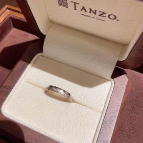 【TANZO.(鍛造指輪)の口コミ】 なかなか他のブランドでは無いコーラルゴールドで、またアイスマット加工…