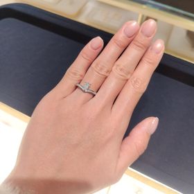 【ショーメ(CHAUMET)の口コミ】 ショーメの婚約指輪はティアラを連想させるような素敵なデザインのものが…