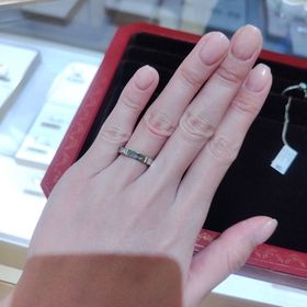 【カルティエ(Cartier)の口コミ】 シンプルなデザインの結婚指輪も見てみたかったため、試着しました。少し…