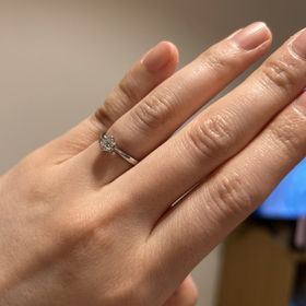 【BRILLIANCE+(ブリリアンスプラス)の口コミ】 ダイヤが大きいわりに金額が良心的で、品質も良いです。まだ新しいのもあ…