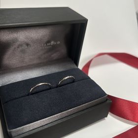 【ラザール ダイヤモンド(LAZARE DIAMOND)の口コミ】 とてもシンプルかつカッコいいデザインの指輪だと思います。もちろん価格…