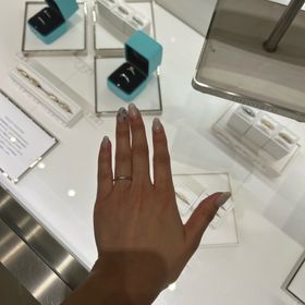 【ティファニー(Tiffany & Co.)の口コミ】 ティファニーのフォーエバーウェディングバンドリングを試着しました。小…