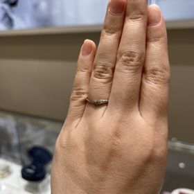 【SEIKODO(精光堂)の口コミ】 この指輪を選んだ理由はデザインです。V字になっていて、かつ左右が非対称…