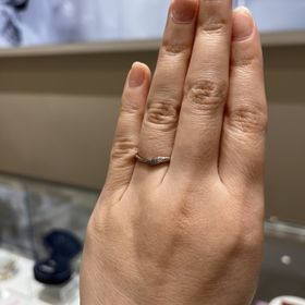 【SEIKODO(精光堂)】の口コミ この指輪を選んだ理由はデザインです。V字になっていて、かつ左右が非対称...