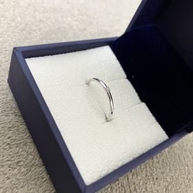 【ヴァンドーム青山(VENDOME AOYAMA)の口コミ】 宝石の主張が強いデザインは好みではないので、ダイヤモンドが小さくシン…