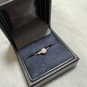 【ラザール ダイヤモンド(LAZARE DIAMOND)の口コミ】 アシンメトリーかつシンプルなデザインが私の好みにぴったりでした。細身…