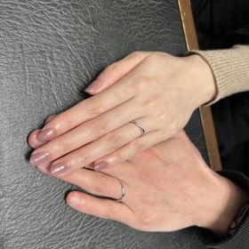 【俄(にわか)の口コミ】 ウェーブのデザインにしたのですが、指が細く綺麗に見えます。ポイントの…
