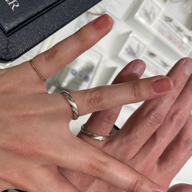 【ROYAL ASSCHER(ロイヤル・アッシャー)】の口コミ 男性の指輪はシンプルなデザインが多いですが、こちらの指輪は男性・女性ど...