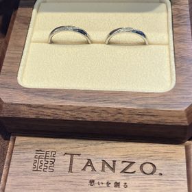 【TANZO.(鍛造指輪)の口コミ】 指輪にスターダストの加工を入れたのがとても綺麗でお気に入りです。キラ…