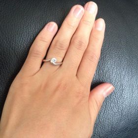 【ラザール ダイヤモンド(LAZARE DIAMOND)の口コミ】 シンプルという私の希望と、一味違ったデザインという主人の希望を両方叶…