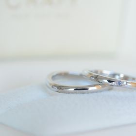 【CRAFY(クラフィ)の口コミ】 シンプルながらも洗練されたデザインが魅力のペアリング。緩やかなカーブ…