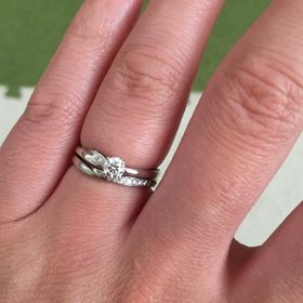 【俄(にわか)の口コミ】 今回結婚指輪を計3ブランドで同じ様なV字タイプで悩んでおり、某海外有名…