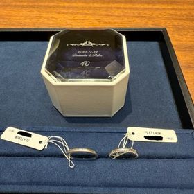 【4℃ BRIDAL(ヨンドシーブライダル)の口コミ】 向かい合った相手から見るとシンプルですが、自分たちの方から見るとダイ…