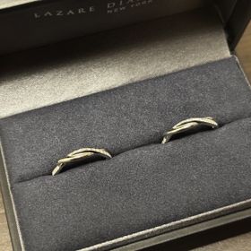 【ラザール ダイヤモンド(LAZARE DIAMOND)の口コミ】 はめた時にとても映えるデザインで、どの角度から見てもダイヤモンドが綺…