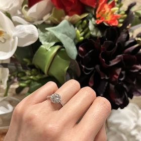 【ラザール ダイヤモンド(LAZARE DIAMOND)の口コミ】 色んな店舗に足を運び、ダイヤモンドを見てきました。美しく虹色に輝くダ…