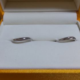 【ケイウノ ブライダル(K.UNO BRIDAL)の口コミ】 二つ指輪を重ねるとハート型になるので、二人で共に歩んでいくというコン…