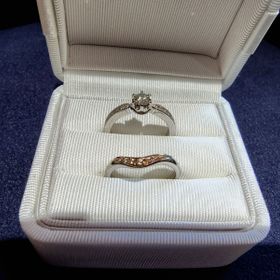 【LOVE NOTESの口コミ】 婚約指輪について細身ではありますが、プラチナで耐久性もあり、安心して…