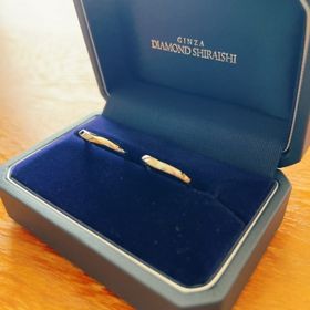 【銀座ダイヤモンドシライシの口コミ】 たくさんのデザインがある中であまり宝石が付いていない、シンプルだけれ…