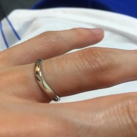 【銀座ダイヤモンドシライシの口コミ】 シンプルかつ日常的につけやすいデザインを探していてマッチしました。
ひ…