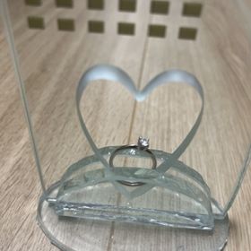 【DAMIANI(ダミアーニ)の口コミ】 指につけた時にキラキラと輝くダイヤモンドが非常に魅力的です。
そんなダ…