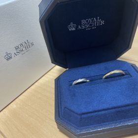 【ROYAL ASSCHER(ロイヤル・アッシャー)の口コミ】 ダイヤモンドが付いてて輝いています。
何個かのブランド、種類の指輪を、…