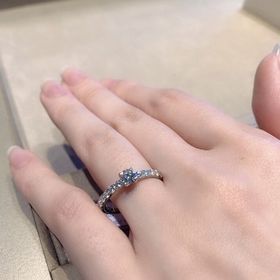 【ANTWERP BRILLIANT(アントワープブリリアント)の口コミ】 とてもキラキラしていてかわいいです。
年齢的にラウンドカットではかわい…