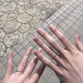 【アイプリモ(I-PRIMO)の口コミ】 程よいウェーブ感で指を綺麗に見せてくれます。メレダイヤがウェーブに沿…