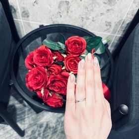 【ラザール ダイヤモンド(LAZARE DIAMOND)の口コミ】 人と被ったりシンプル過ぎるデザインでは自分はしっくり来ないと考えてい…