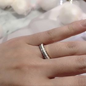 【ブシュロン(BOUCHERON)の口コミ】 以前よりとても気になっていた指輪でした。
実際に手に取ってみると重みも…