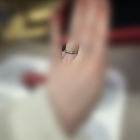 【カルティエ(Cartier)の口コミ】 ハーフエタニティでカーブがきつすぎないデザインのものを探しており試着…