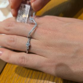 【アネリディギンザ(ANELLI DI GINZA)の口コミ】 プラチナでダイヤモンドがついているデザインを探しました。石が大きすぎ…