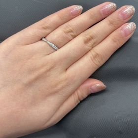 【ティファニー(Tiffany & Co.)の口コミ】 ハーモニーというデザインで、中央に向かって細くなるデザインがとても素…