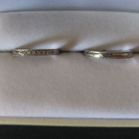 【WATANABE / 卸商社直営　渡辺の口コミ】 婚約指輪をこちらでかって気に入ったので結婚指輪も買いました。最初はセ…