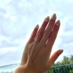 【エクセルコダイヤモンド(EXELCO DIAMOND)の口コミ】 どの角度から見てもダイヤの煌めきがすごく綺麗。
キラキラとかなり輝いて…