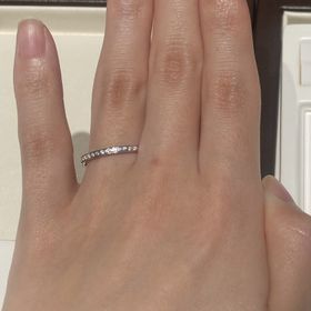 【俄(にわか)の口コミ】 俄の中に似たデザインがあるのですが、『かれん』の方はダイヤモンドが一…