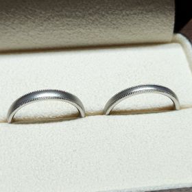 【TANZO.(鍛造指輪)の口コミ】 鍛造製法で非常に頑丈であり、他のブランドとは強度が格段に違う
ミル打ち…