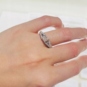 【俄(にわか)の口コミ】 デザインもダイヤの数もクオリティも素晴らしいです。二段のメレダイヤが…