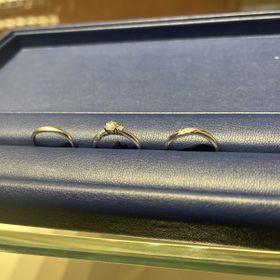 【銀座ダイヤモンドシライシの口コミ】 婚約指輪と結婚指輪がセットになっていて、単体でも、重ね付けをしても、…