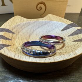 【SORA(ソラ)の口コミ】 指輪の素材はジルコニウムのため、表面を加工することで、色々なカラーに…