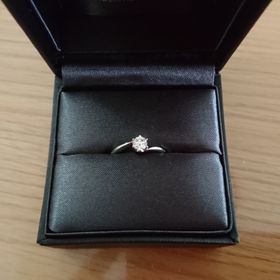 【ラザール ダイヤモンド(LAZARE DIAMOND)の口コミ】 店頭では、まず指輪の台座を選び、その後ダイヤを選びました。余り指輪を…