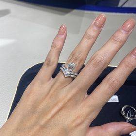 【ショーメ(CHAUMET)の口コミ】 指に通した瞬間にまるでプリンセスになった気分を味わえるデザインです。
…