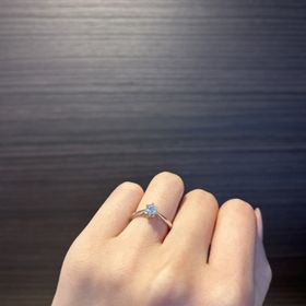 【銀座ダイヤモンドシライシの口コミ】 結婚指輪との重ね付けを考えて、シンプルなデザインを希望していました。…