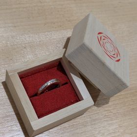 【出雲結(いずもゆい)の口コミ】 出雲結の縁結のピンクゴールドの柔らかな色合いとプラチナの凛とした輝き…